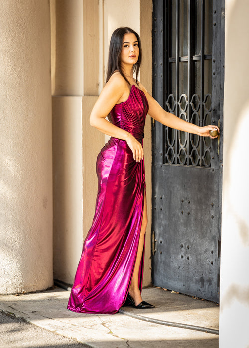 Duga asimetrična haljina s prorezom