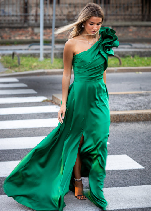 Duga haljina za kumstvo na vjenčanju