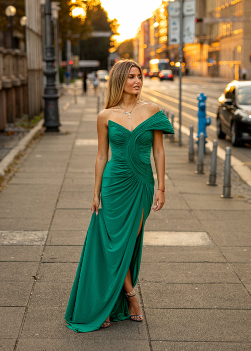 Duga svečana haljina za maturalnu večer