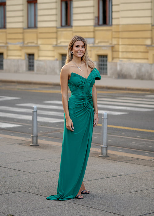 Kuma na vjenčanju haljina