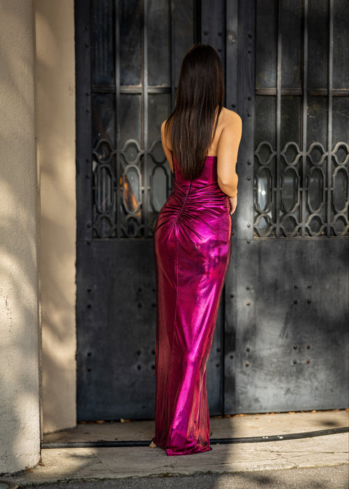 Haljina s naborima pozadi 