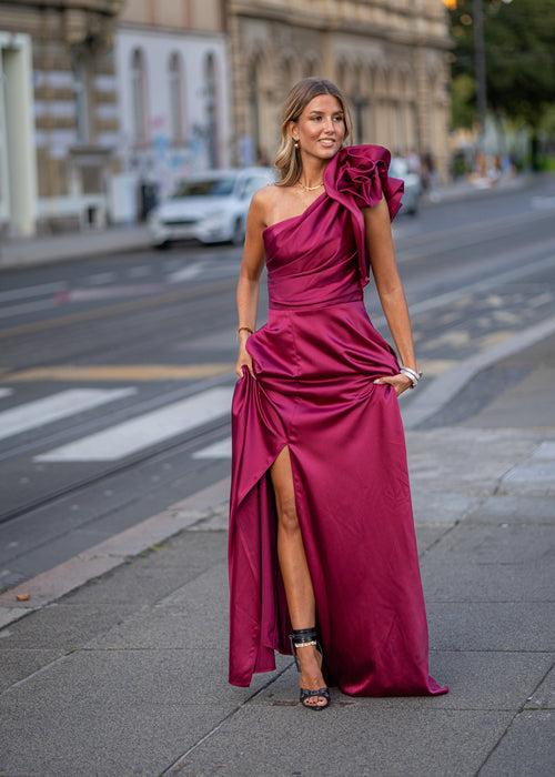 Duga maturalna haljina s prorezom