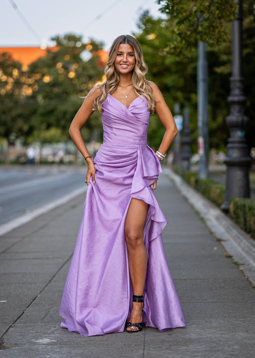 Duga svečana haljina bez naramenica