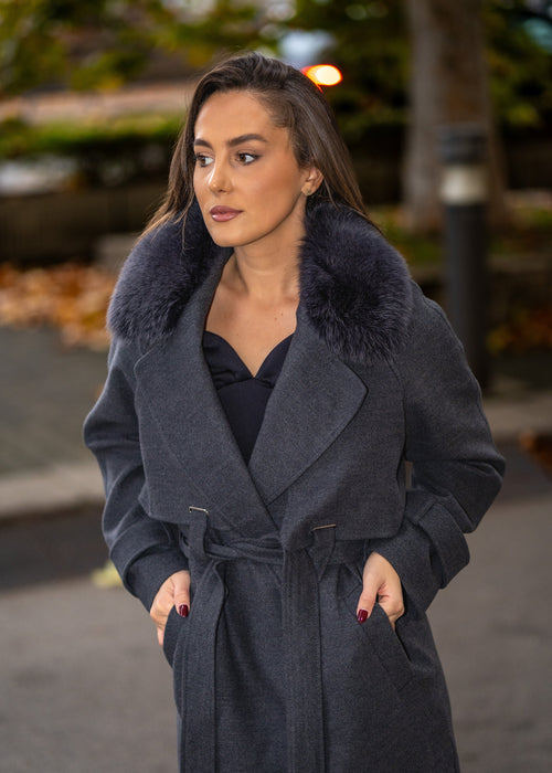 Dugi elegantni kaput s pravim krznom