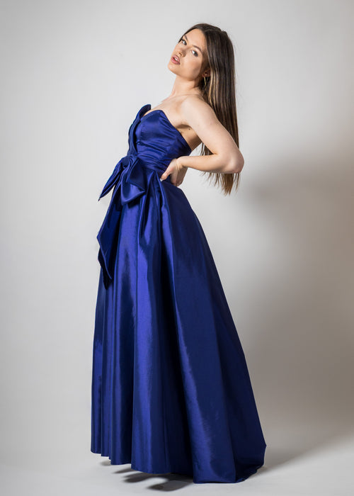 Haljina bez naramenica s mašnom na boku