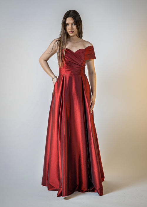 Duga haljina sa spuštenim rukavom