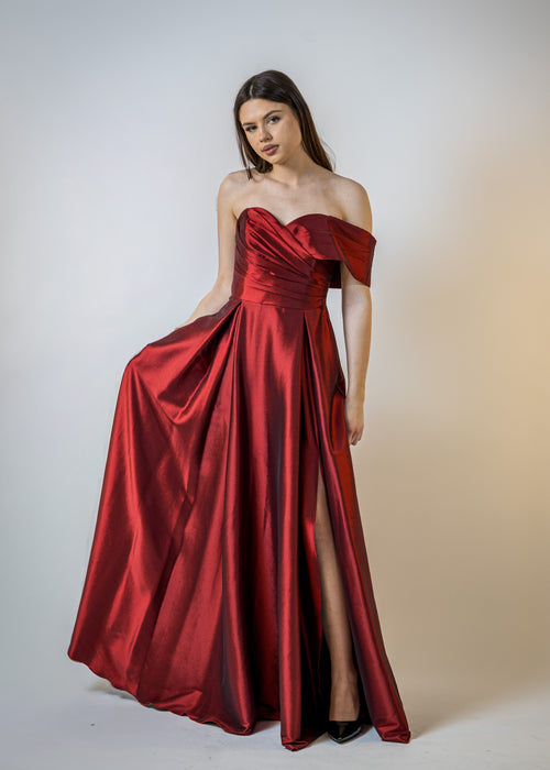 Duga haljina sa spuštenim rukavom