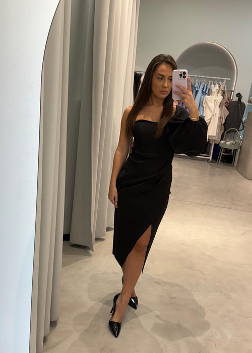 Haljina od “skube” s efektnim rukavom